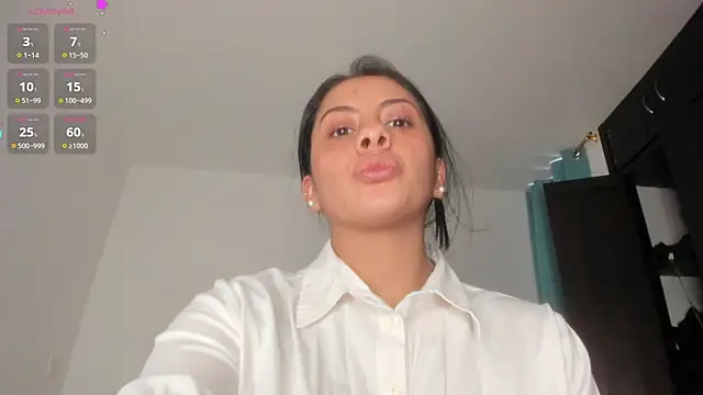 _lucianapalmer's cam snapshot