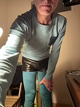 SexyLeon8's cam snapshot