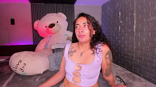 Magic_ivone's cam snapshot