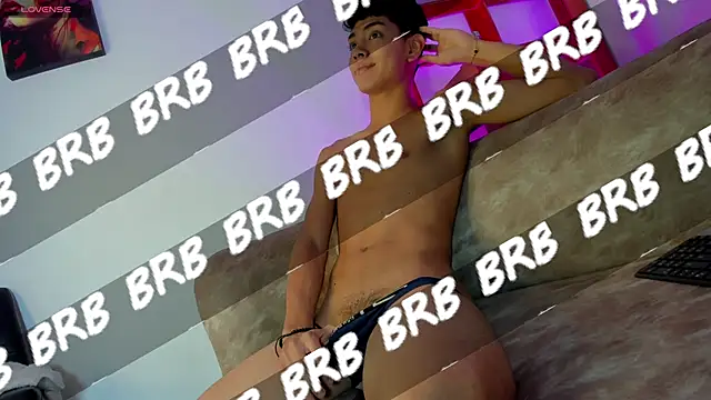 LoganTwink18 live sex cam