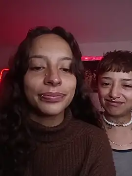 AlexxaAndRileyy live sex cam