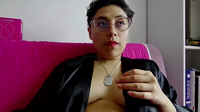 Juliexxxxtasy's cam snapshot