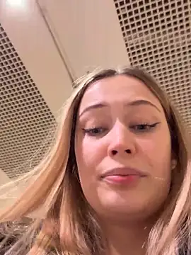 blonde_exe's cam snapshot