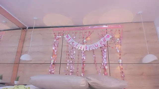 martina_touss's cam snapshot