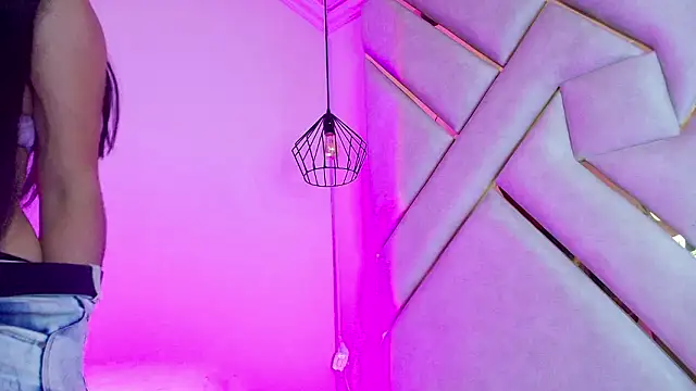 Dahiana_Dmour_'s cam snapshot