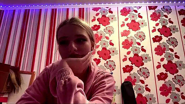 MiaBerlateen's cam snapshot