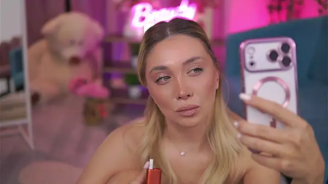 NadyaBlue's cam snapshot