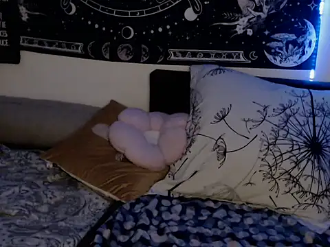 AlienforTwenty live sex cam