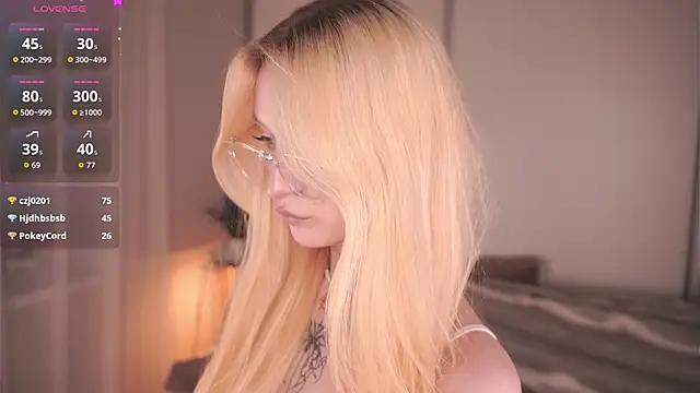 Naughty__Couplles's cam snapshot