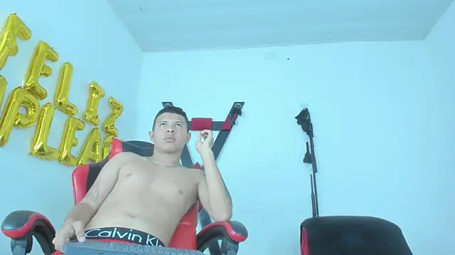 Steven_and_Camilo18's cam snapshot