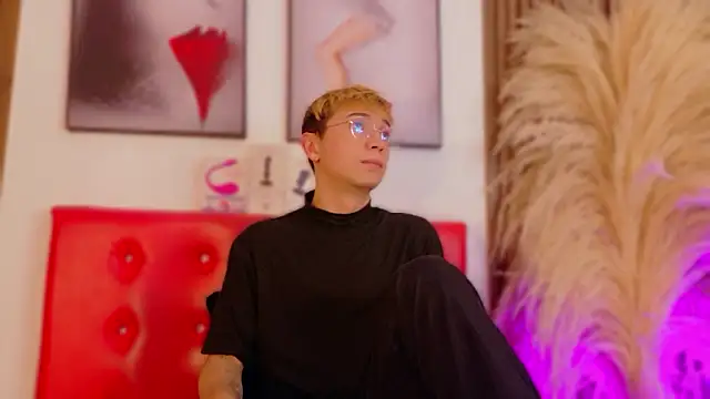 Naughty__Chriss's cam snapshot