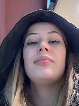 blonde_exe's cam snapshot