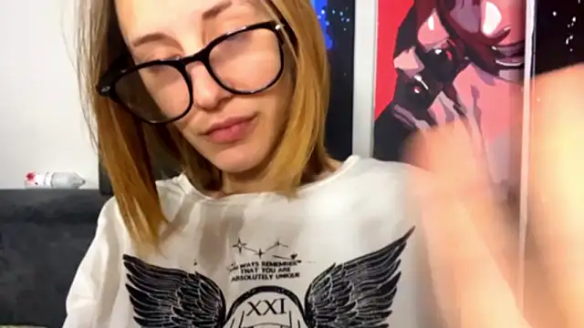 Sweety_Burger's cam snapshot