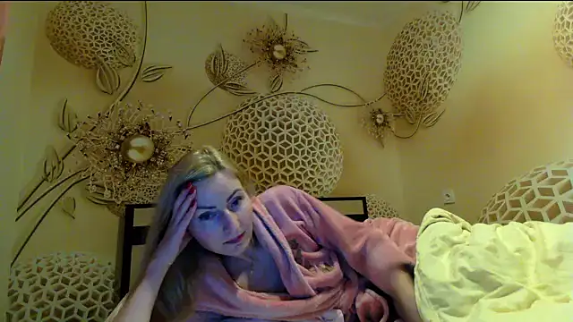 Yourrealgirl's cam snapshot