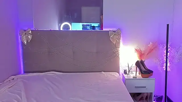 LunaHeadley's cam snapshot