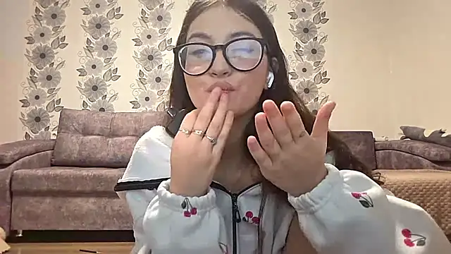 ZyntraLoom live sex cam