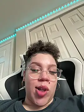 QueenNuttCollector's cam snapshot