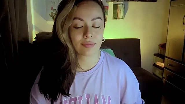 joan-star's cam snapshot