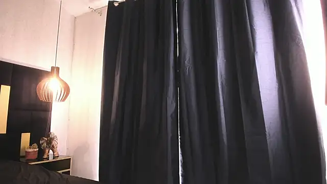 Lucio__Fox live sex cam