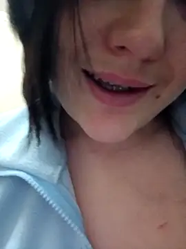 HornyCumBitch's cam snapshot