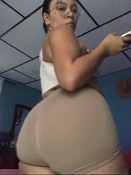 Abigail_Cowen's cam snapshot