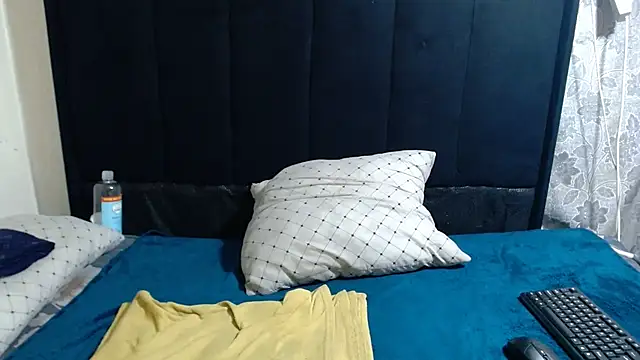 Peachesx25's cam snapshot