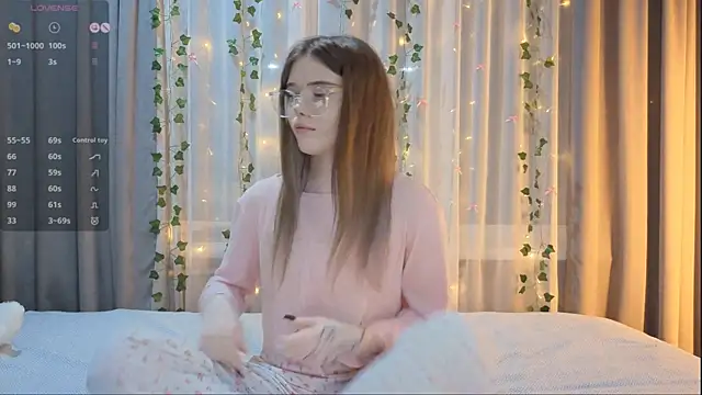 CarolinePepper's cam snapshot