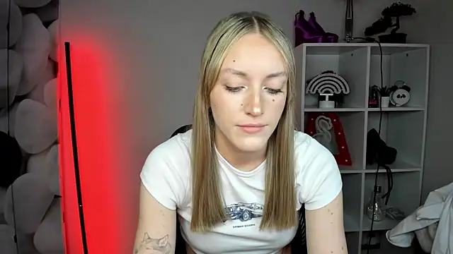 EvelynBlond's cam snapshot