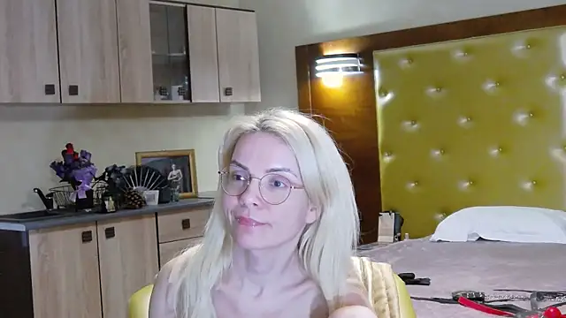 DomCaprisse's cam snapshot