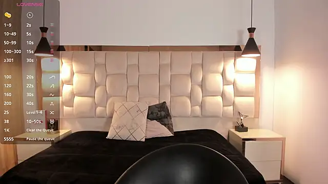 NiccolleHall's cam snapshot