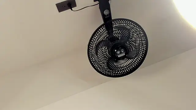 nicolle_pierce's cam snapshot