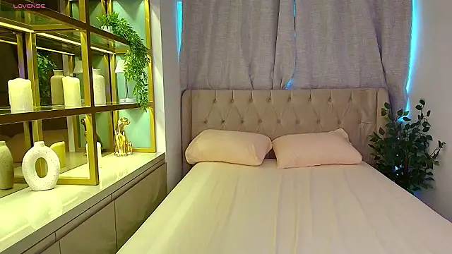 Megan_Wooods's cam snapshot