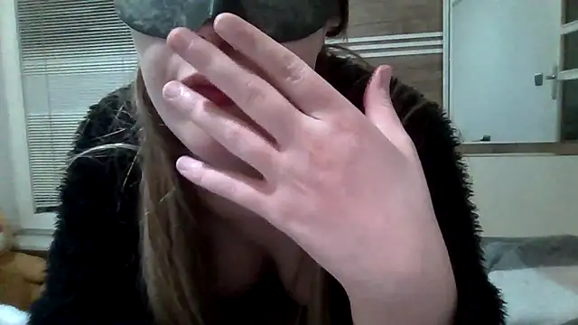 Isa-Meryem's cam snapshot