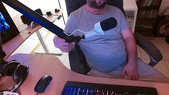 Dominic2295 live sex cam