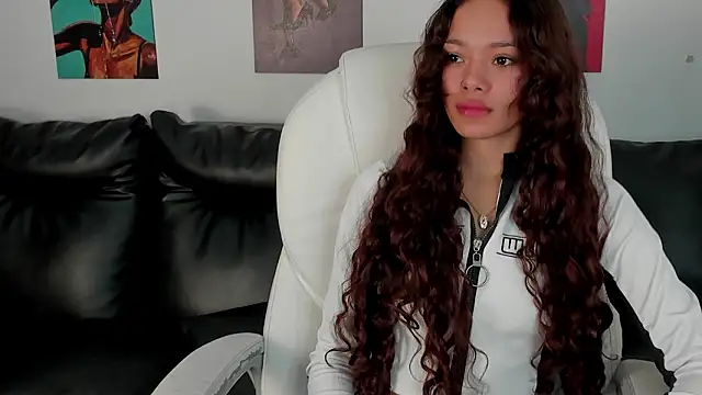 sara_sharma_'s cam snapshot