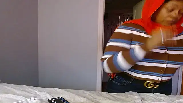 MSweetLindaParks's cam snapshot