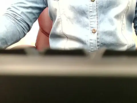 MiaAllure's cam snapshot