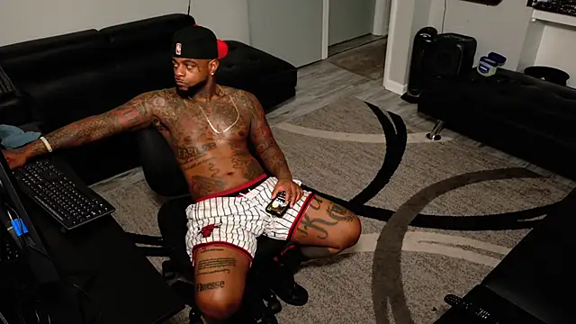 SLANGONDEMHOES's cam snapshot