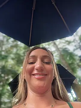 Ninabigtitied's cam snapshot