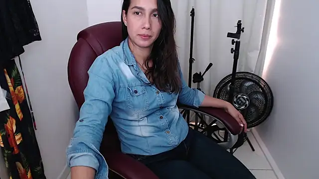 MiaAllure's cam snapshot