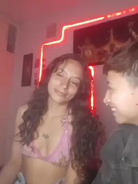 AlexxaAndRileyy's cam snapshot