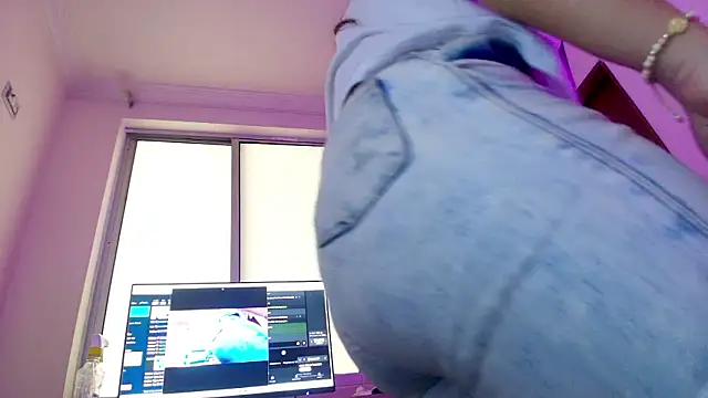 Dahiana_Dmour_'s cam snapshot