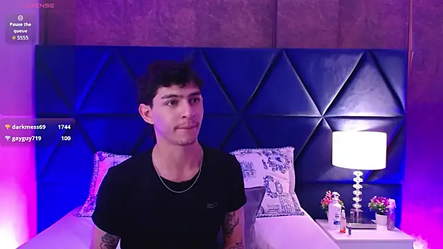 Logan_Woods live sex cam