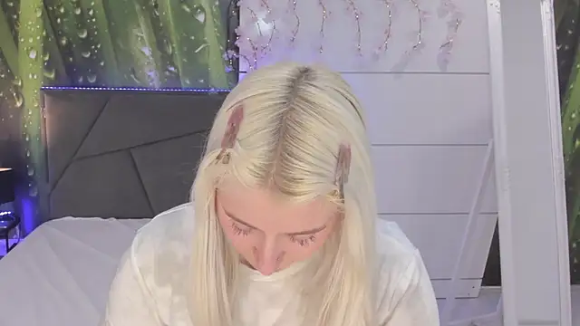 HollyTailors live sex cam