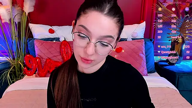 GiaCale live sex cam