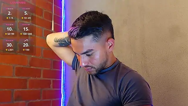 Leandro_valenzuela live sex cam