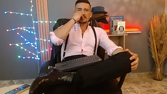 Reiko_85_ live sex cam