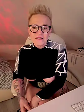 German_Milf live sex cam