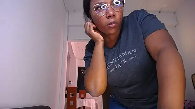 yselahot's cam snapshot