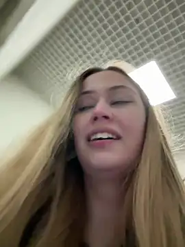 blonde_exe's cam snapshot